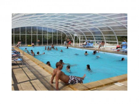  la piscine du camping , couverte et chauffée