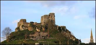 ruine du chateau la roch morvan